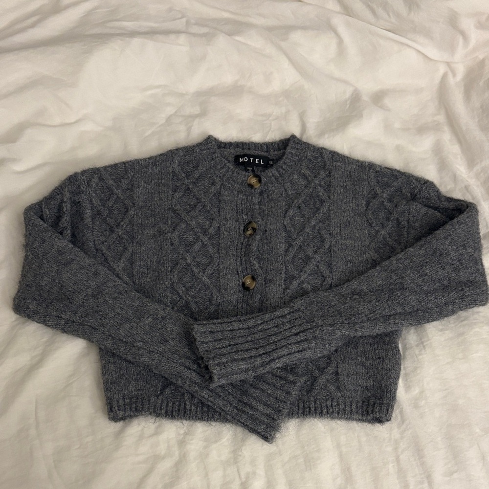 Motel Rigel Cardigan in Cable Knit Grey